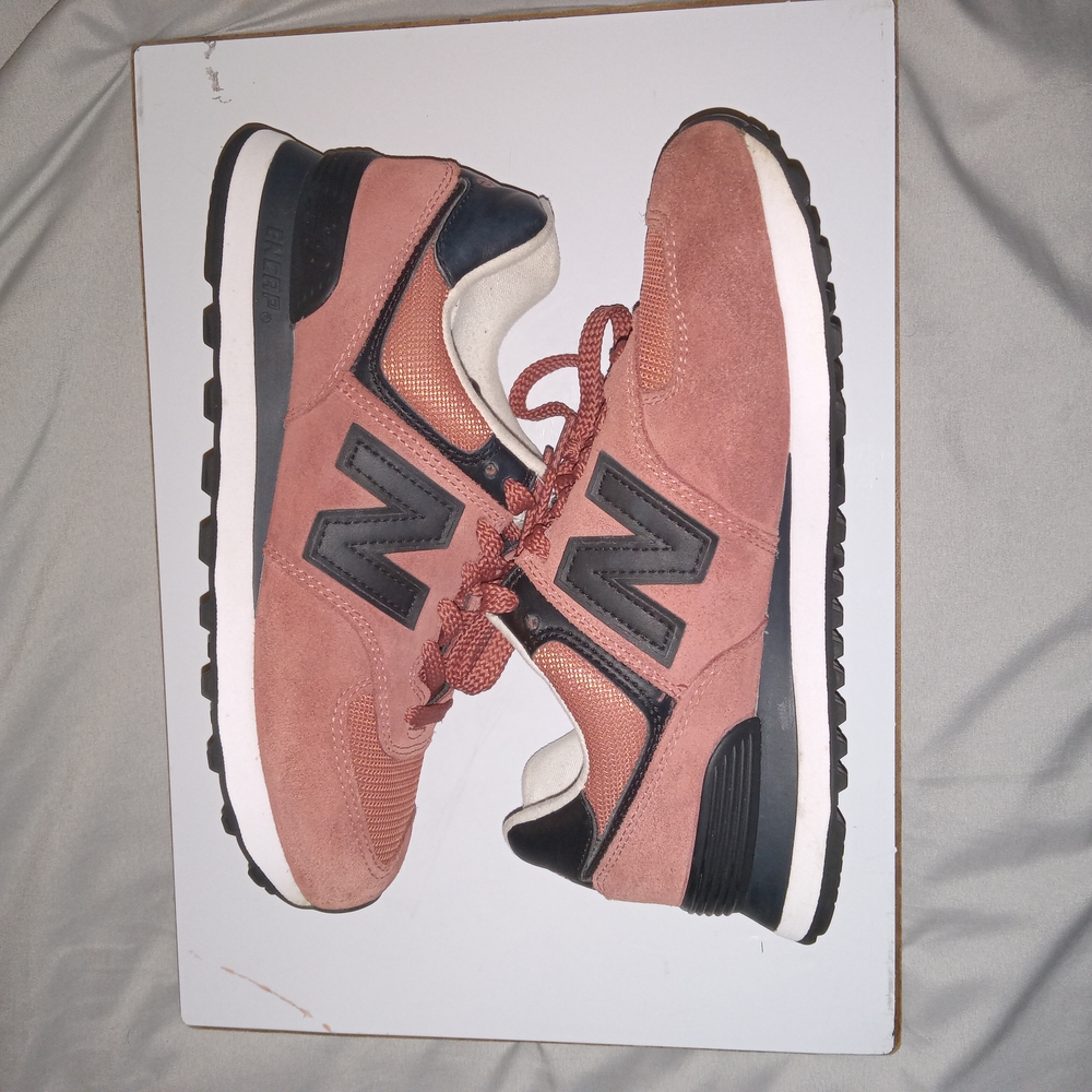 $40 Womens Size 7 New Balance Rose Pink and Black Retro Sneakers